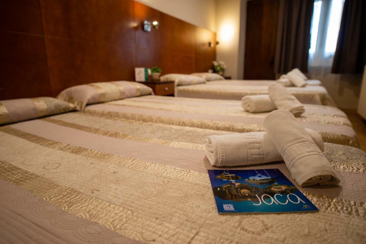 Hotel El Acebo Jaca Zewnętrze zdjęcie